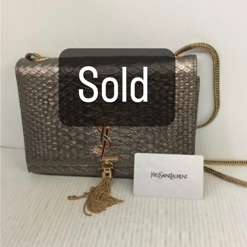 In Good condition lightly used YSL handbag won’t last long